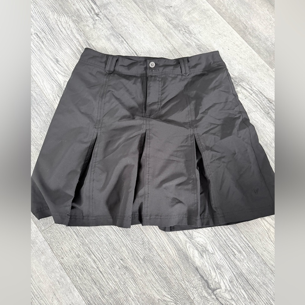 White sierra black skirt